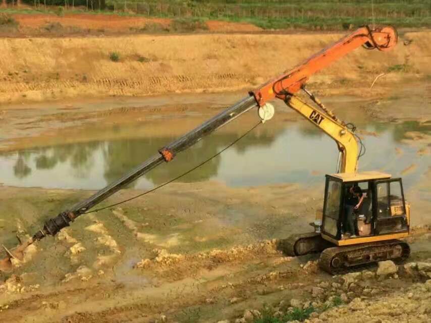 挖機(jī)伸縮臂廠家、勾機(jī)伸縮臂廠家、伸縮臂勾機(jī)廠家